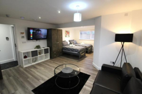 Old Silk Apartments - Serviced Studios and 2-beds in Coventry City Centre by CovStays